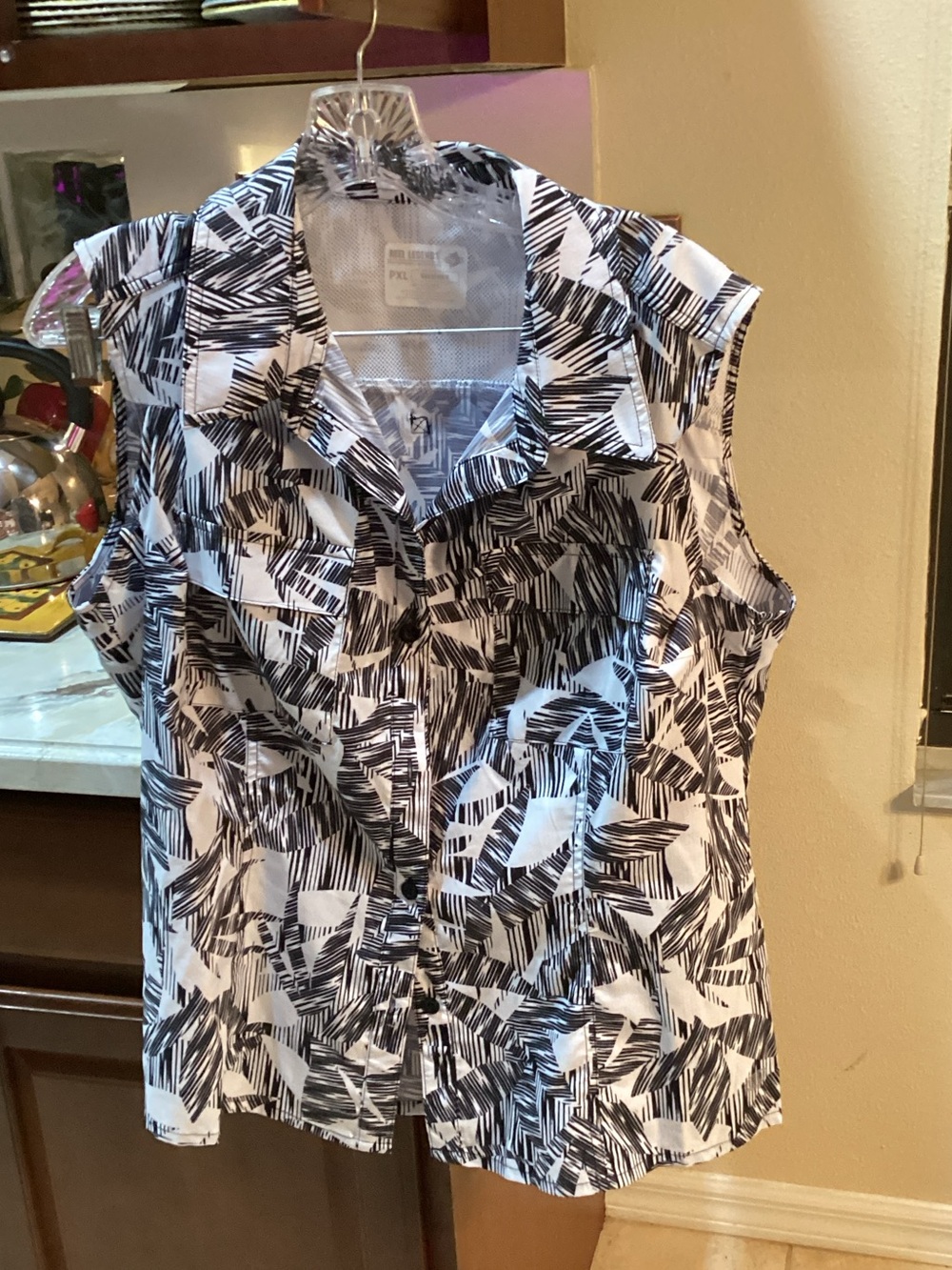 Reel Legends Black & White Sleeveless Button-Down Shirt